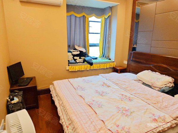 裕亚银湖城二期,楼层好,采光佳.