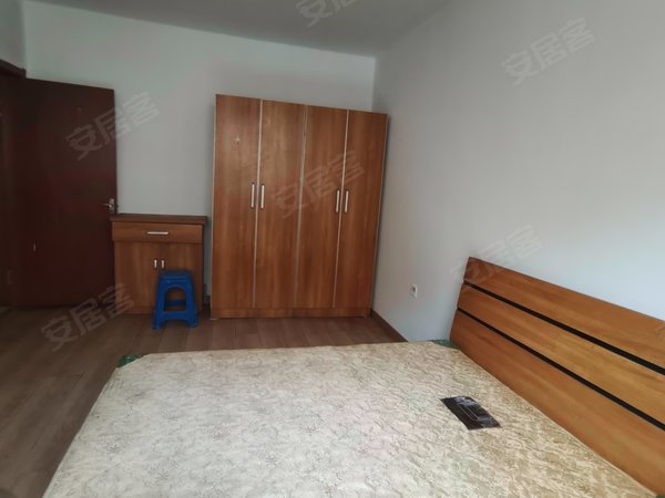 便宜租39平一楼单间世纪新城东区出行方便近医院地铁