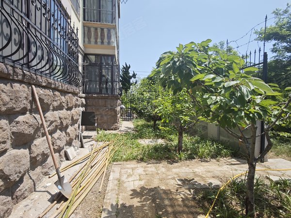 【多图】亚麦花园,浮山前租房,新上一楼带近200平大院 方正套四 家具