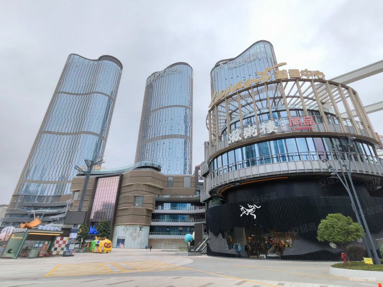 高新区德福中心旁高端办公区急售 贵阳 品店综合体,江华国际旅游中心