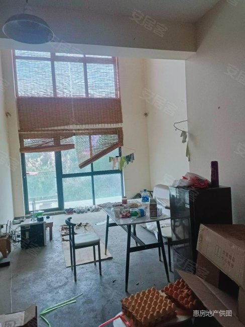 精单装修大阳台,4室2厅2卫,彩光好,滇池卫城尚层二手房,180万,4室2厅