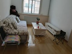 定西安定安定城区中医院附近,地委家属院,三室一厅一卫,简单装修,简单家具出租房源真实图片