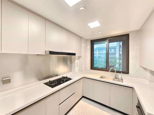 新出好房 山云轩精装三室 有地暖 前排风景房 环境优美