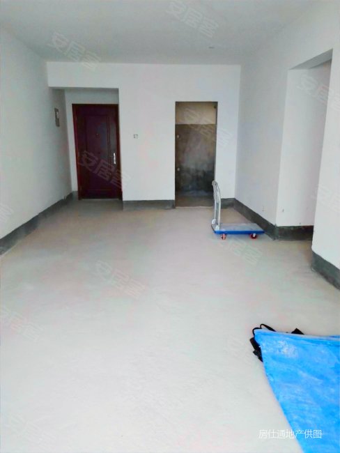 金田花园4房急售(88米包过户)可按揭!红本七天过户!送车位