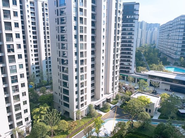 杭州临安临安城区南樾府锦南地铁口.