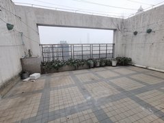 武汉江岸三阳路三峡集团隔壁，带超大露台，一线看江，正规1室，拎包入住出租房源真实图片
