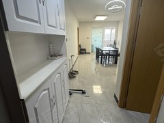 南京栖霞迈皋桥七号线 地铁口100米 客厅带地板砖 整租三房 随时可看出租房源真实图片