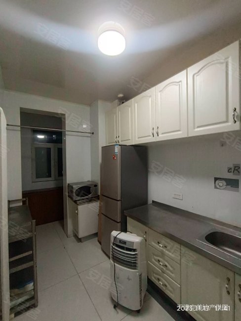 津洲花园精装112平银角,楼层好采光好,随时拎包入住.有钥匙