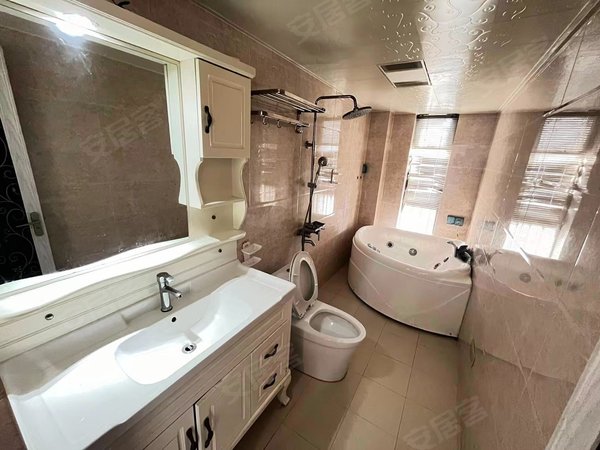 昆明盘龙昙华寺片区瀚林澜山金马汽车广场!