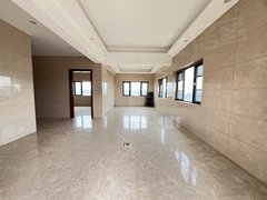 深圳龙华观澜观湖园叠拼别墅精装出租，7房带车位，看房钥匙在手出租房源真实图片