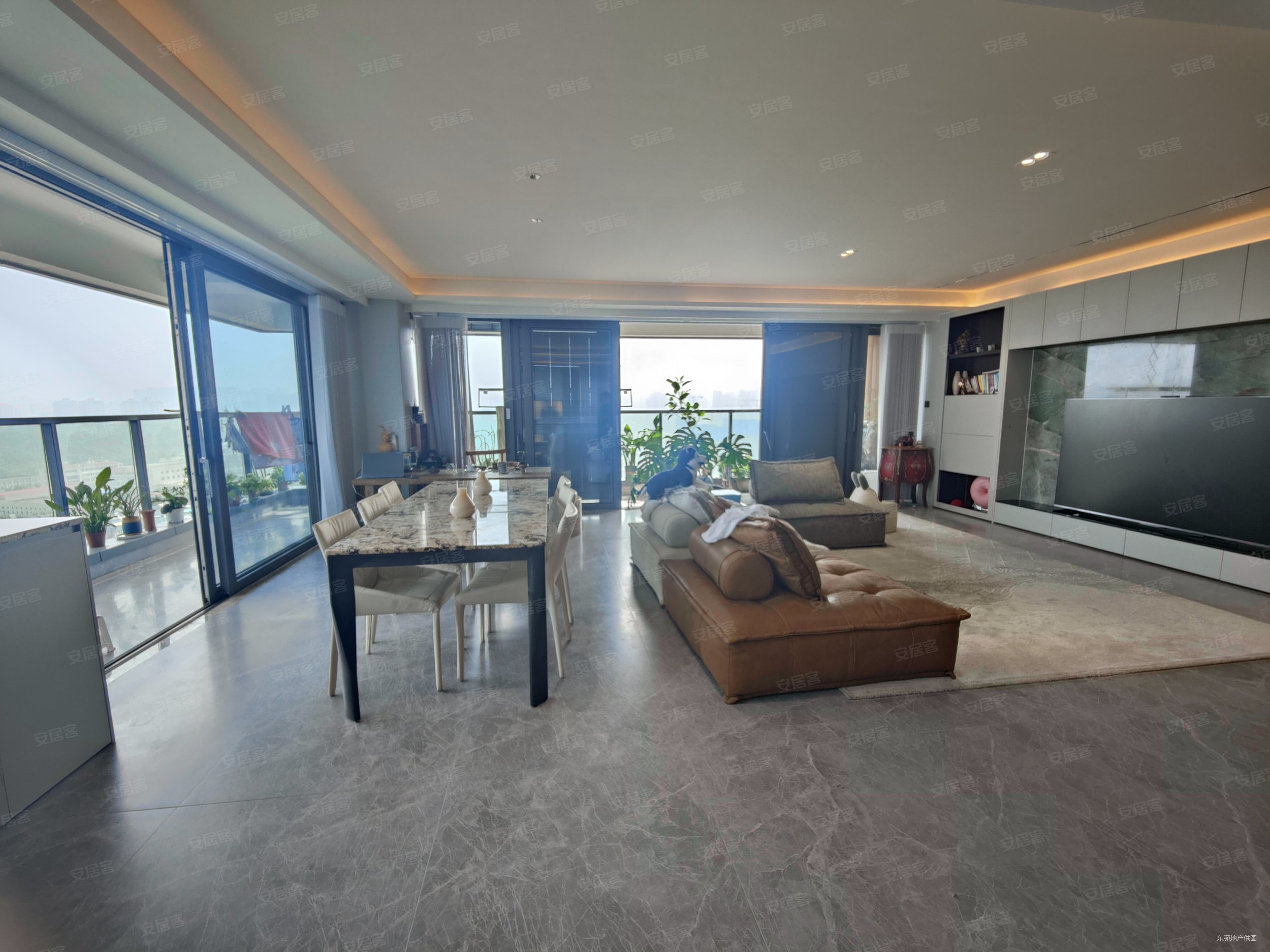 万科紫台 次新小区 全玻璃幕墙,270度观景阳台!