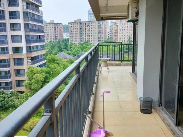 杭州临安临安城区美丽湾含车位含物业费,拎包入住,没有甲醛出租房源