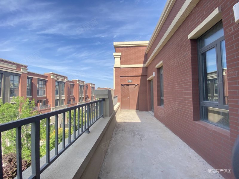 海信红岛府(别墅)4室2厅3卫160㎡南北290万