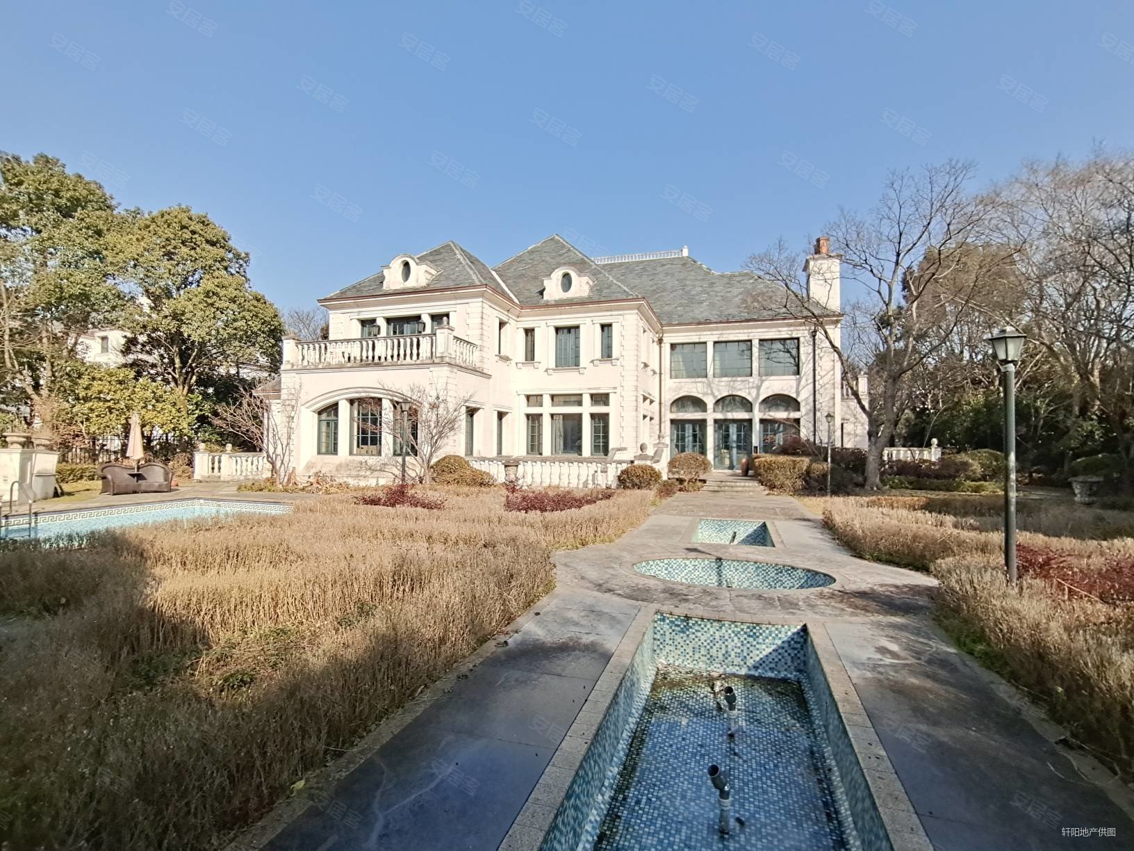 急售淀山湖壹号豪装独栋花园四亩带室外泳池豪装拎包入住