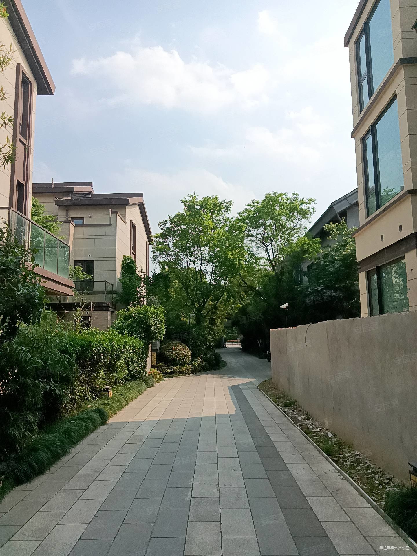 鹿山雅苑北区联排 纯新毛坯 南北通透 看房方便