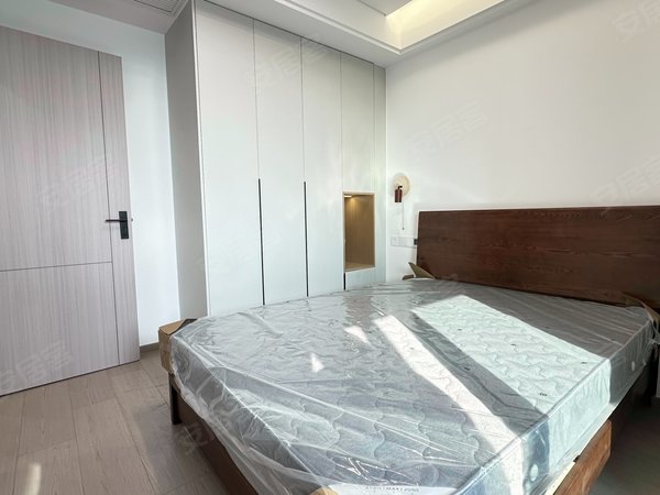 海宁海宁市区硖石江南大道1361号楼银泰商圈浙大旁，实拍朝南1室1厅，单独客厅卧室，双阳台民水电出租房源真实图片