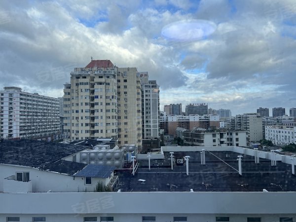 泉州丰泽津淮街银领国际中心银领时尚国际 高层看领show旁 多套可选