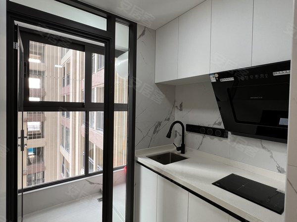 汕头龙湖东海岸保科悦府保科悦府1室1厅 时尚装修 环境通透 全新家具