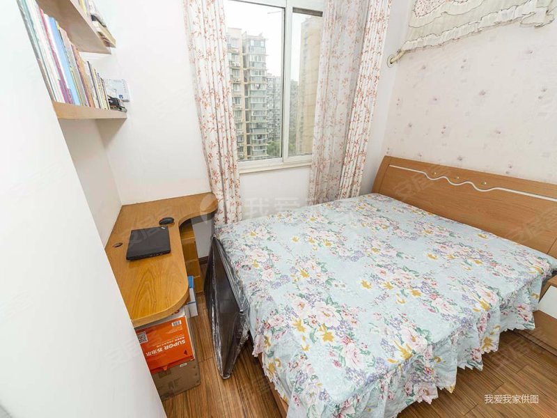 国芳天街旁 地铁口 客厅朝南带阳台 业主自住 楼层好,蓝桥名苑二手房