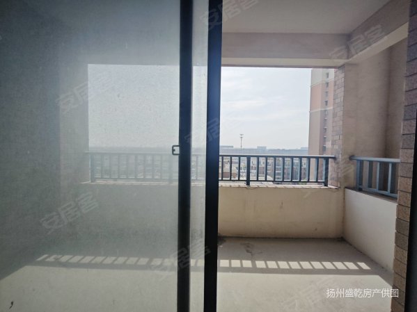 万达广场骏和玲珑湾南北阳台双卫有车库光线刺眼随时看房