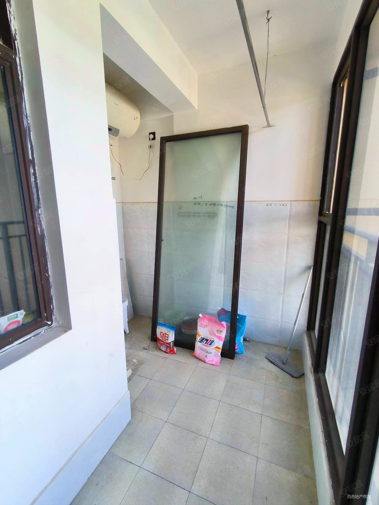 单价1万 东南端头大三室 地铁口 明厨明卫 怡合景苑 急售