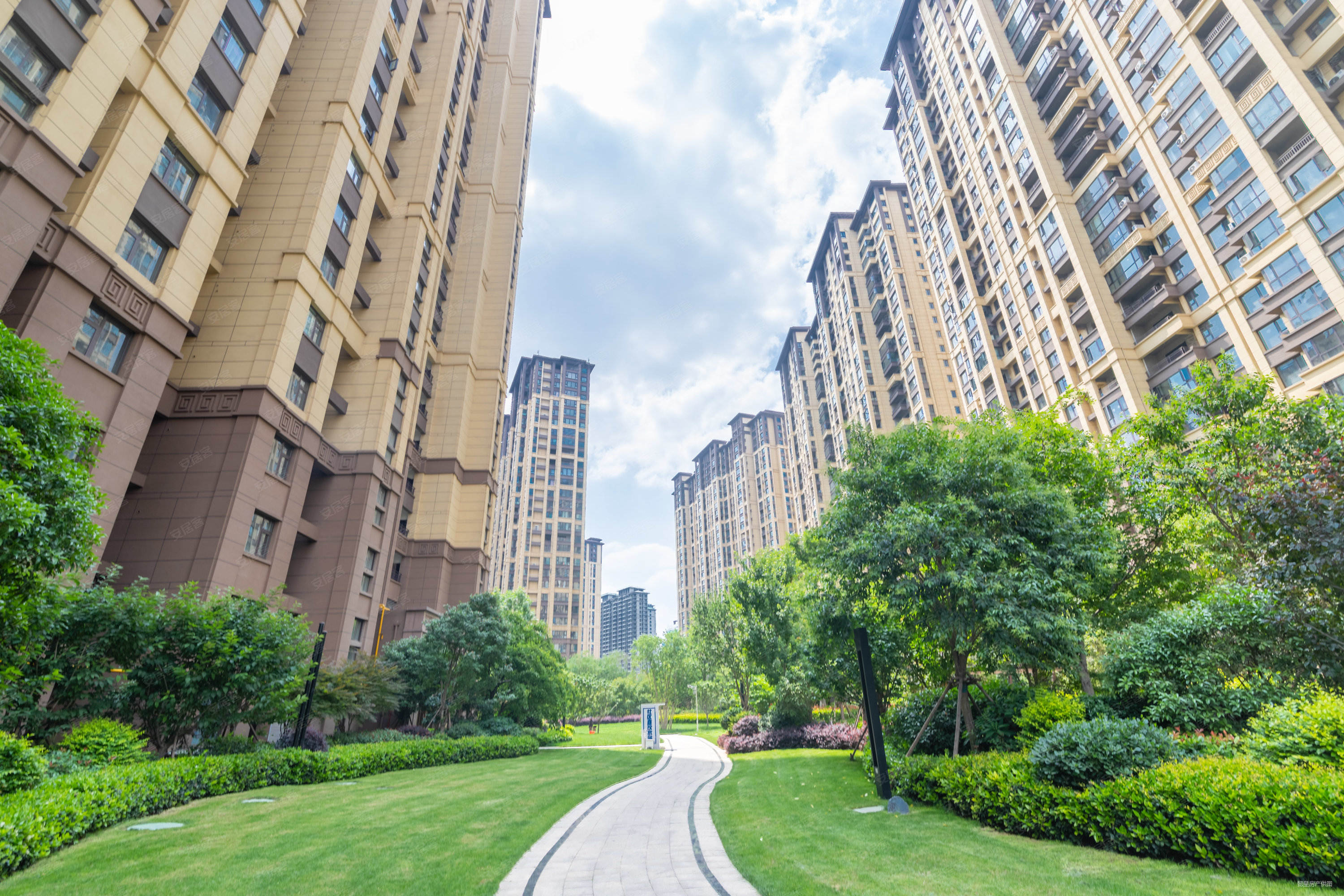 产权清晰 南北通透 交通便利 装修好,香榭里畔山兰溪(二期)二手房