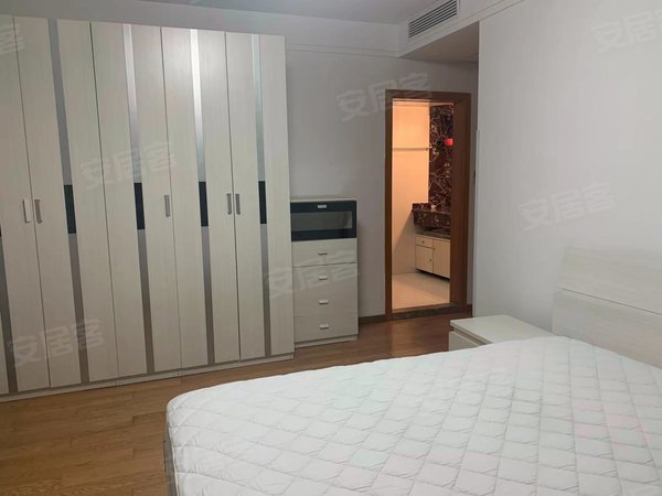 玉环美丽华花园(公寓住宅)古北商圈,耀中学校对面,地铁口旁边,精装全