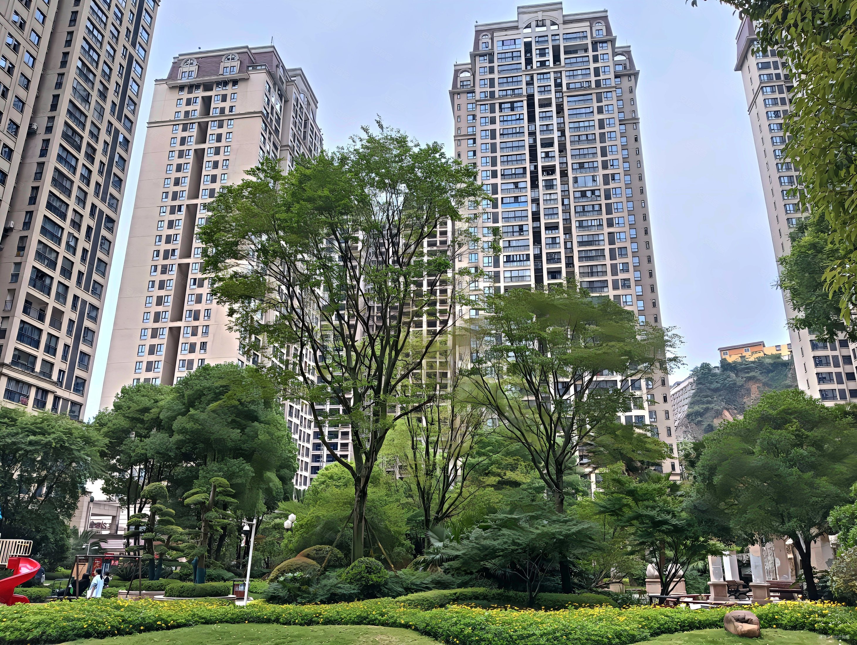 贵阳北站旁恒大帝景电梯高层满二年随时可以看房环境好