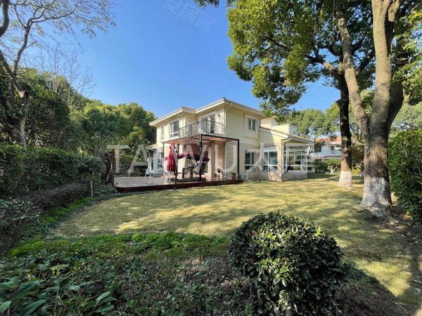 上海松江九亭九洲大唐花园豪装独栋别墅 临河 装修380万 要求保护房子