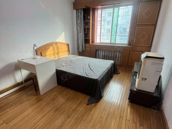 沈阳皇姑太平庄太平庄小区封闭园区,园区环境整洁,医疗配套齐全,交通