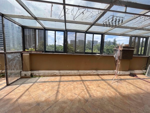 杭州富阳富春金鑫花园金鑫市场后面 西站旁边 金鑫花园两室精装带露台