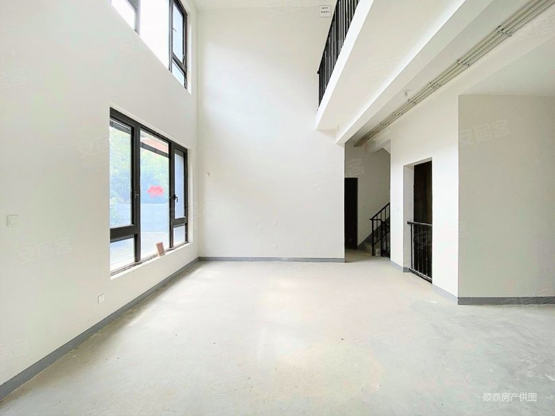 地铁口 砂之船旁 双拼别墅 新空毛坯 一楼带房间 上淮铂悦府