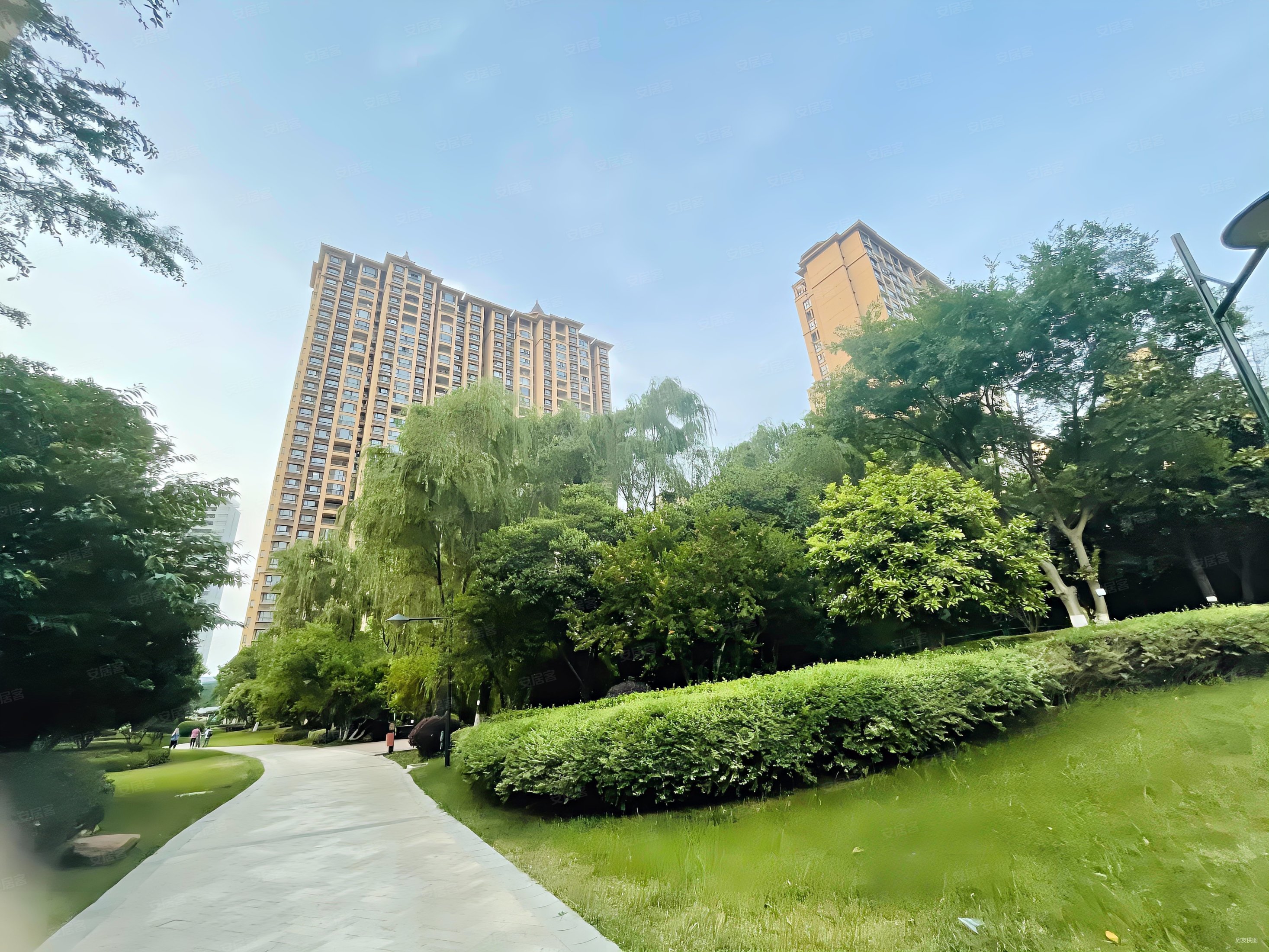 层高3米6 小区   雅居乐滨江国际 套房设计精装业主诚心卖