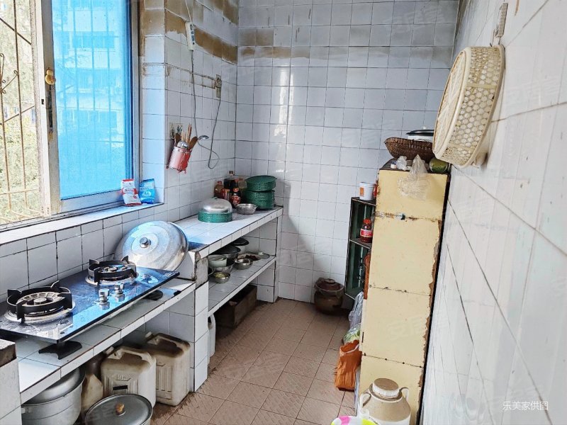 十陵小区套三出售位于青龙湖湿地旁