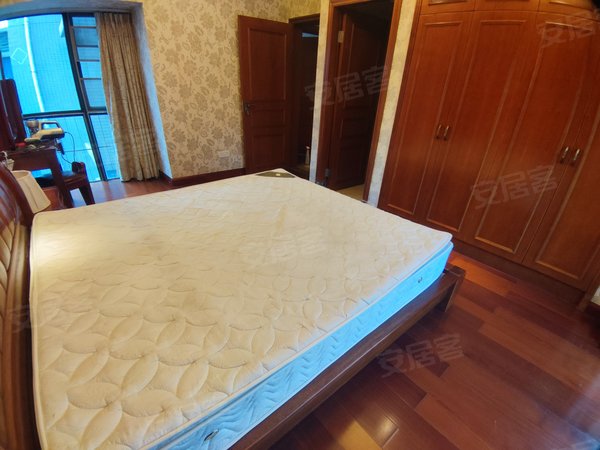 深圳福田下梅林咏山名苑咏山名苑高楼层  大三房二厅二卫   可以看