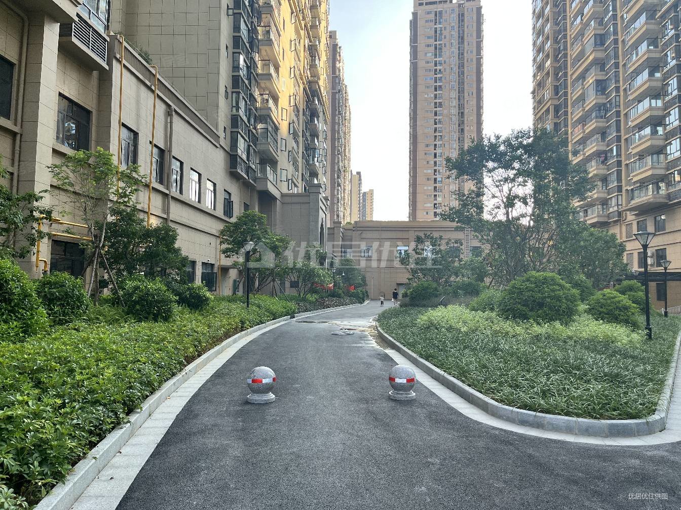 南宁房产网>南宁二手房>西乡塘二手房>北湖二手房>鑫邦华府>