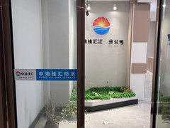 南昌红谷滩九龙湖红谷滩绿地滨江公馆豪华装修楼急租！地铁旁一线江景！领包入出租房源真实图片