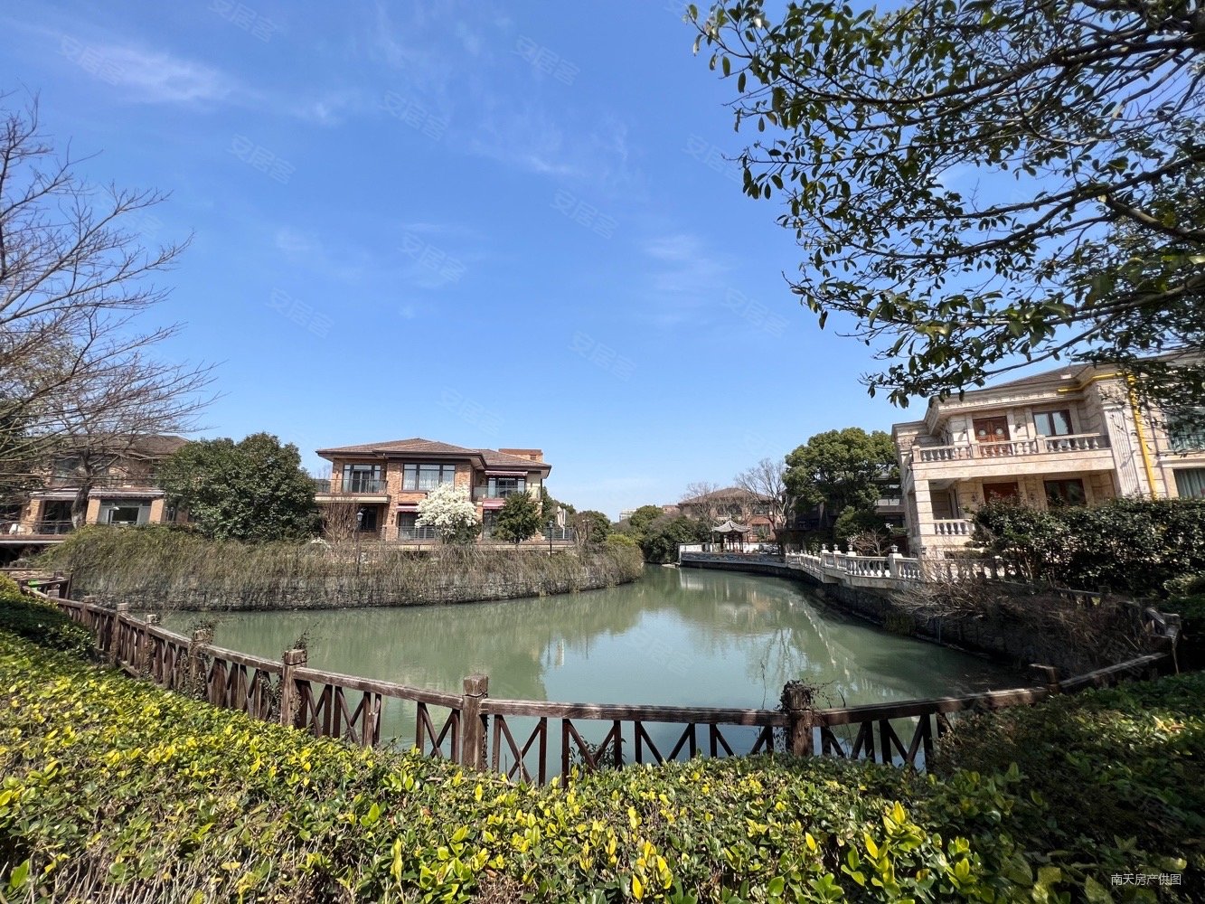 钱湖比华利独栋别墅依山傍水四周花园带观景大露台户型好随时看房