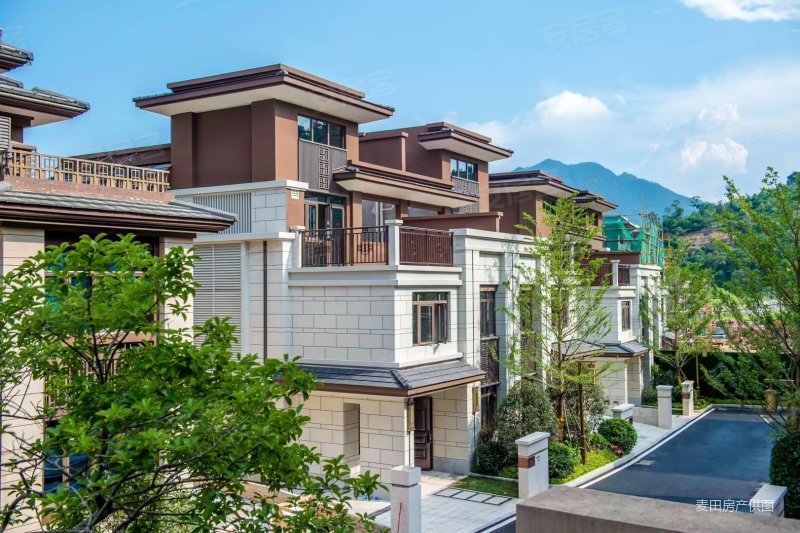 地铁口,联排别墅,视野无遮挡,套内350,碧桂园高尔夫庄园二手房,245万