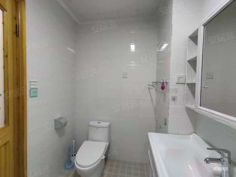 复地湖滨广场 购物方便 南向采光好 近地铁 小区新 出行方便