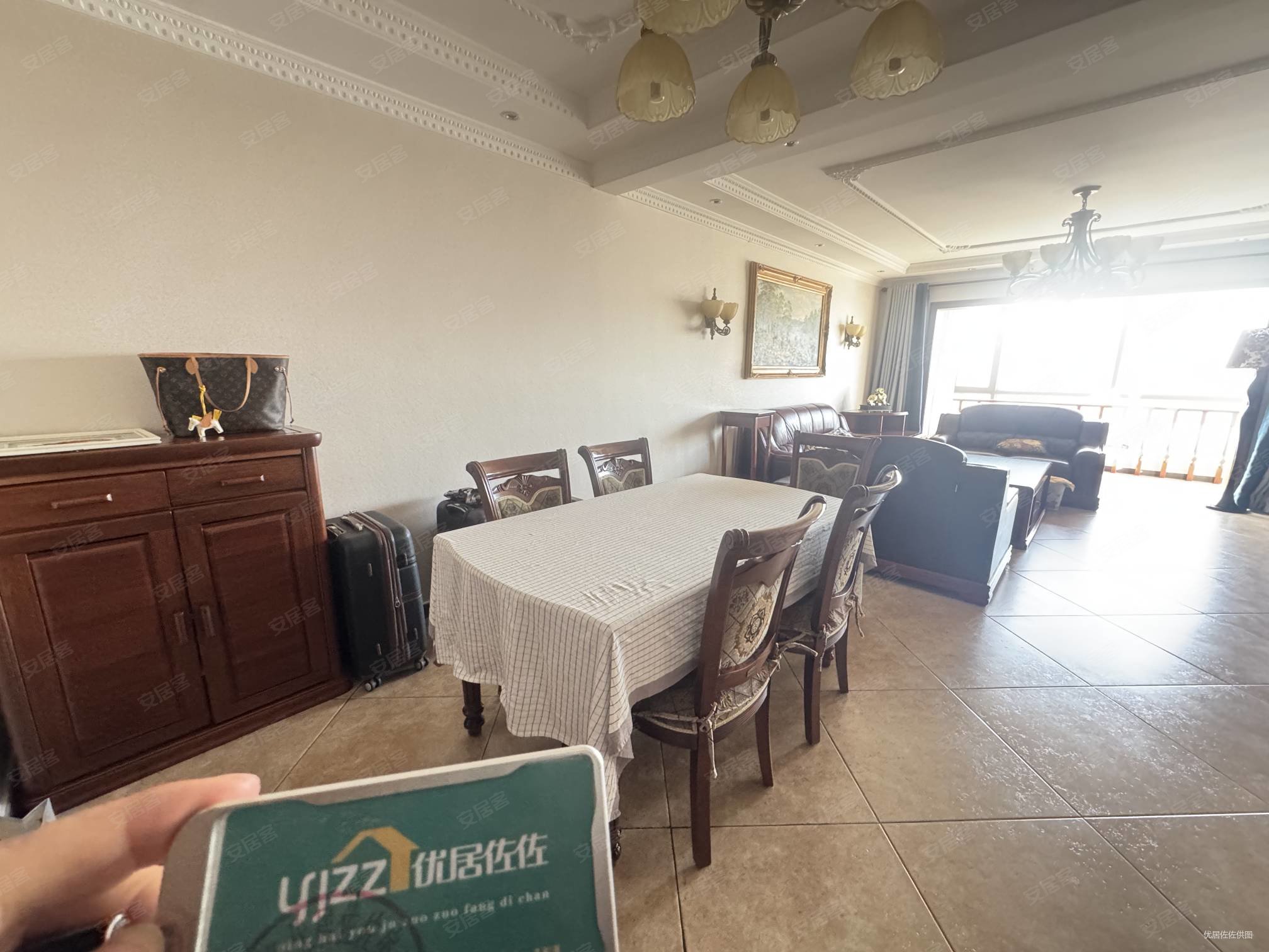 宝光翡翠华庭3室2厅2卫145㎡南北186万