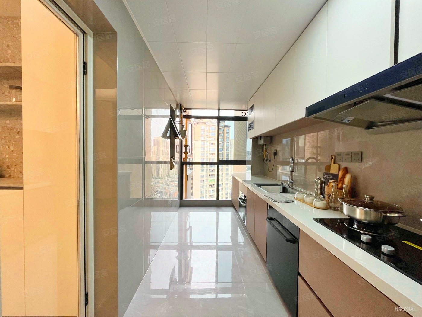 中洲锦城湖岸3室2厅1卫89.91㎡南北288万