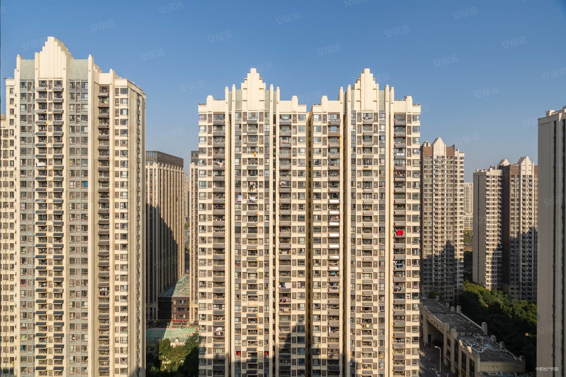 万达临湖苑临近地铁配套成熟拎包入住开窗看湖景急售