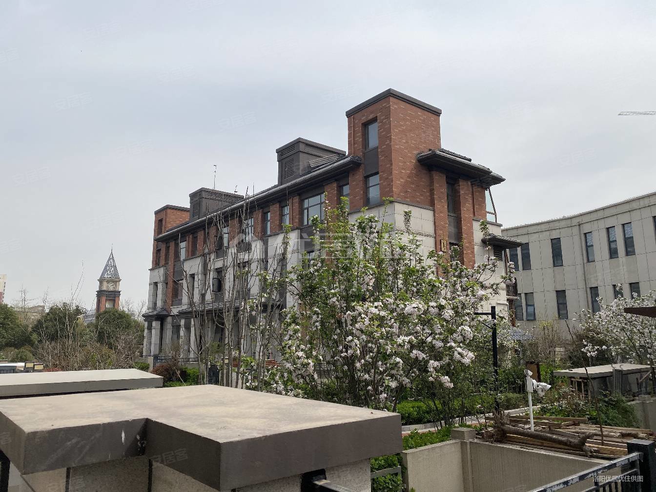 洛阳房产网>洛阳二手房>西工二手房>西工周边二手房>和昌花与墅(别墅)