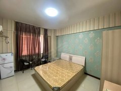 凤城步行街凤城其他可月付站前汉庭公寓，每月900含物业宽带，一室可做饭出租房源真实图片