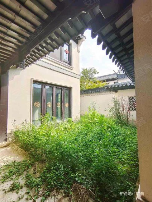 融创揽月府一期(别墅) 产权清晰 满三满二带三个车位