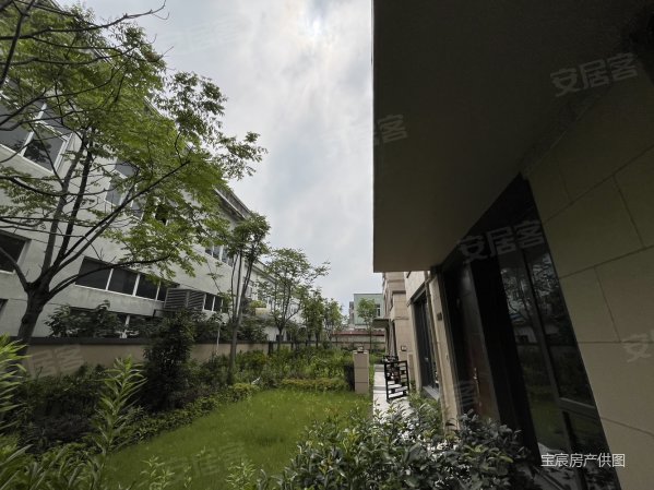 双拼别墅 带朝南花园,地下室赠送大,3间朝南,城意出售