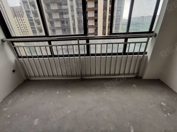 绍兴袍江宝龙广场柏丽湾柏丽湾 4室2厅2卫 电梯房 113平 南北通透出租