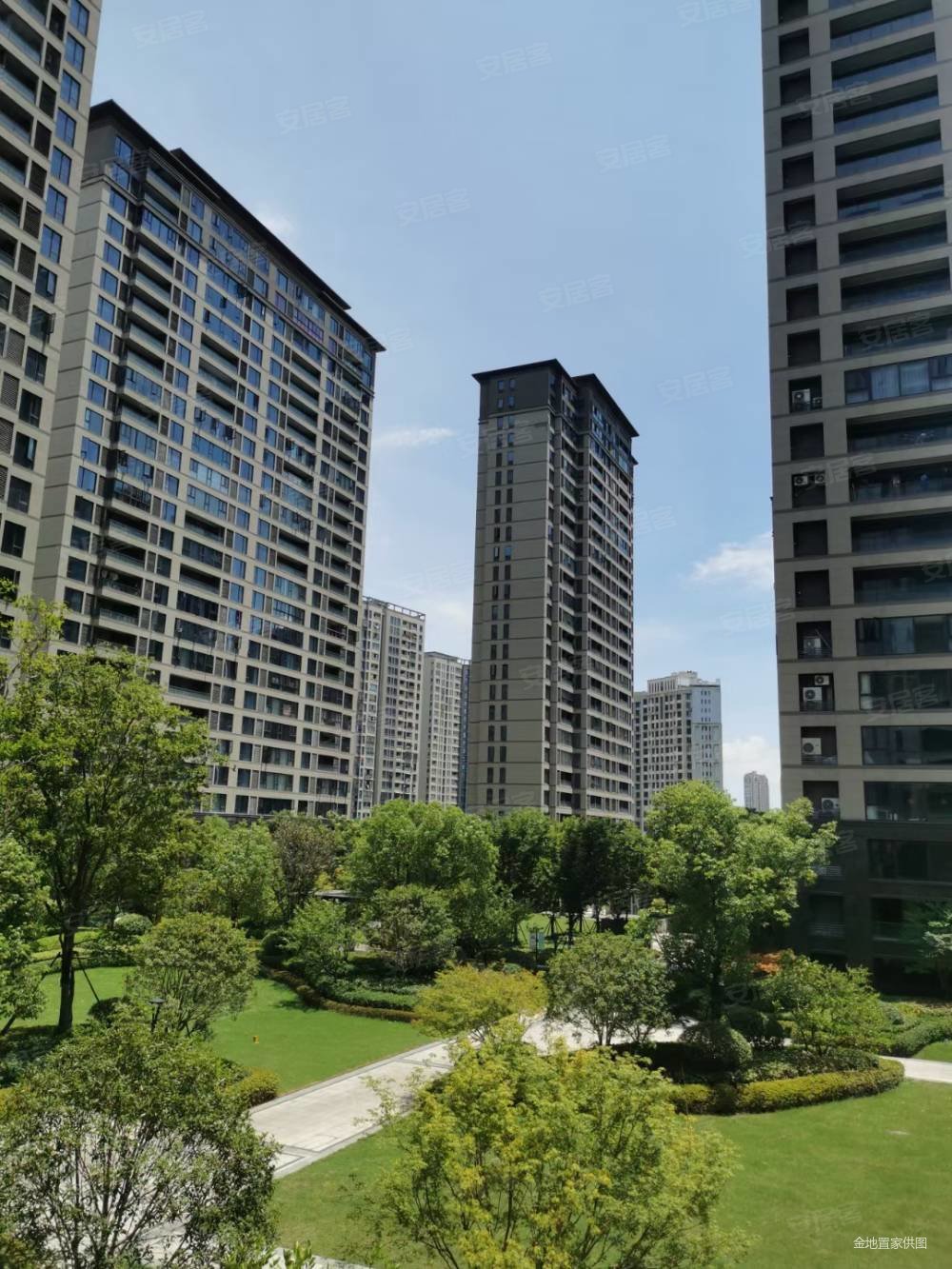 金地湖城大境3室2厅1卫87.7㎡南北183万