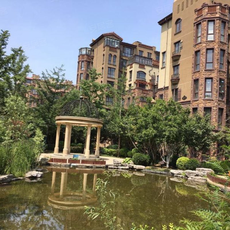 鸿坤罗纳河谷果岭墅